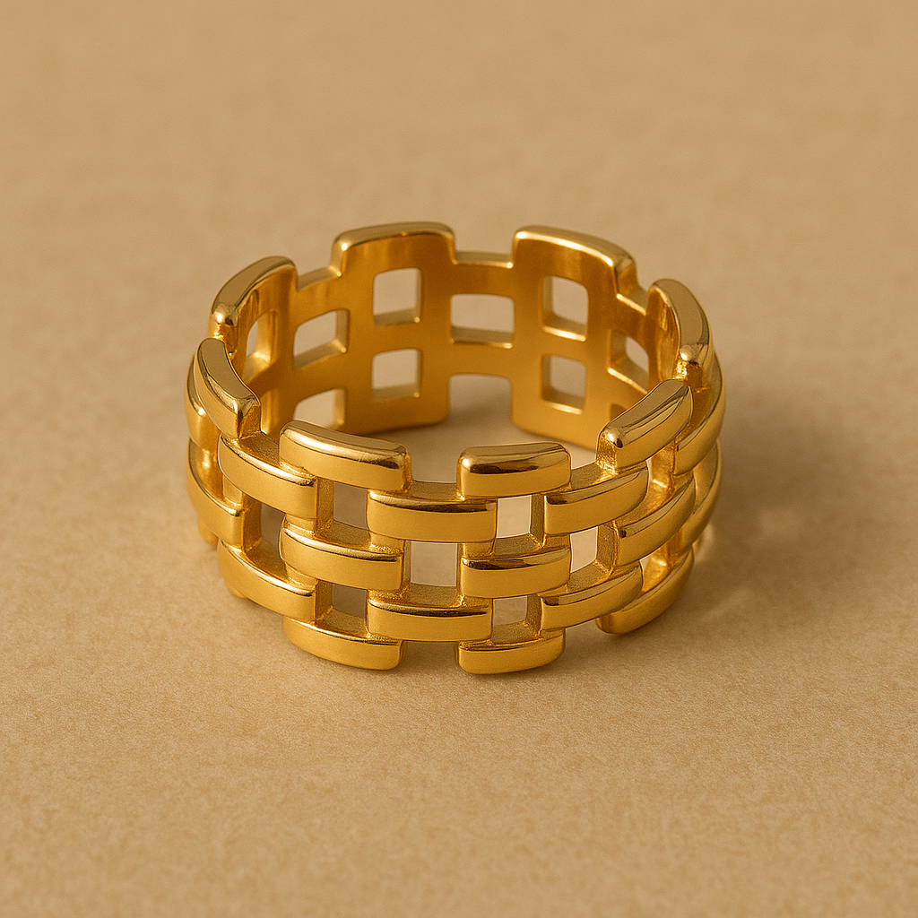 Linked gold ring